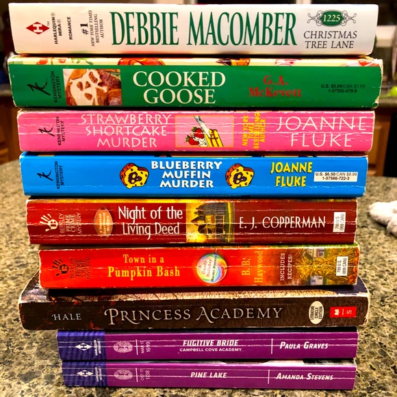 Other - Huge Cozy Mystery Bundle 🖤📚